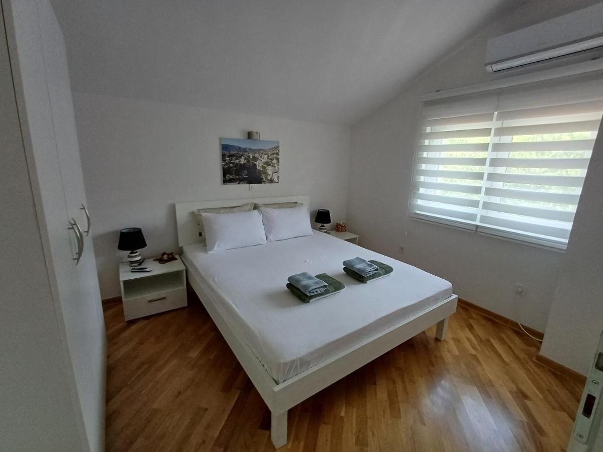 Villa Tamara With Garden And River View - Free Private Parking - Garage موستار المظهر الخارجي الصورة