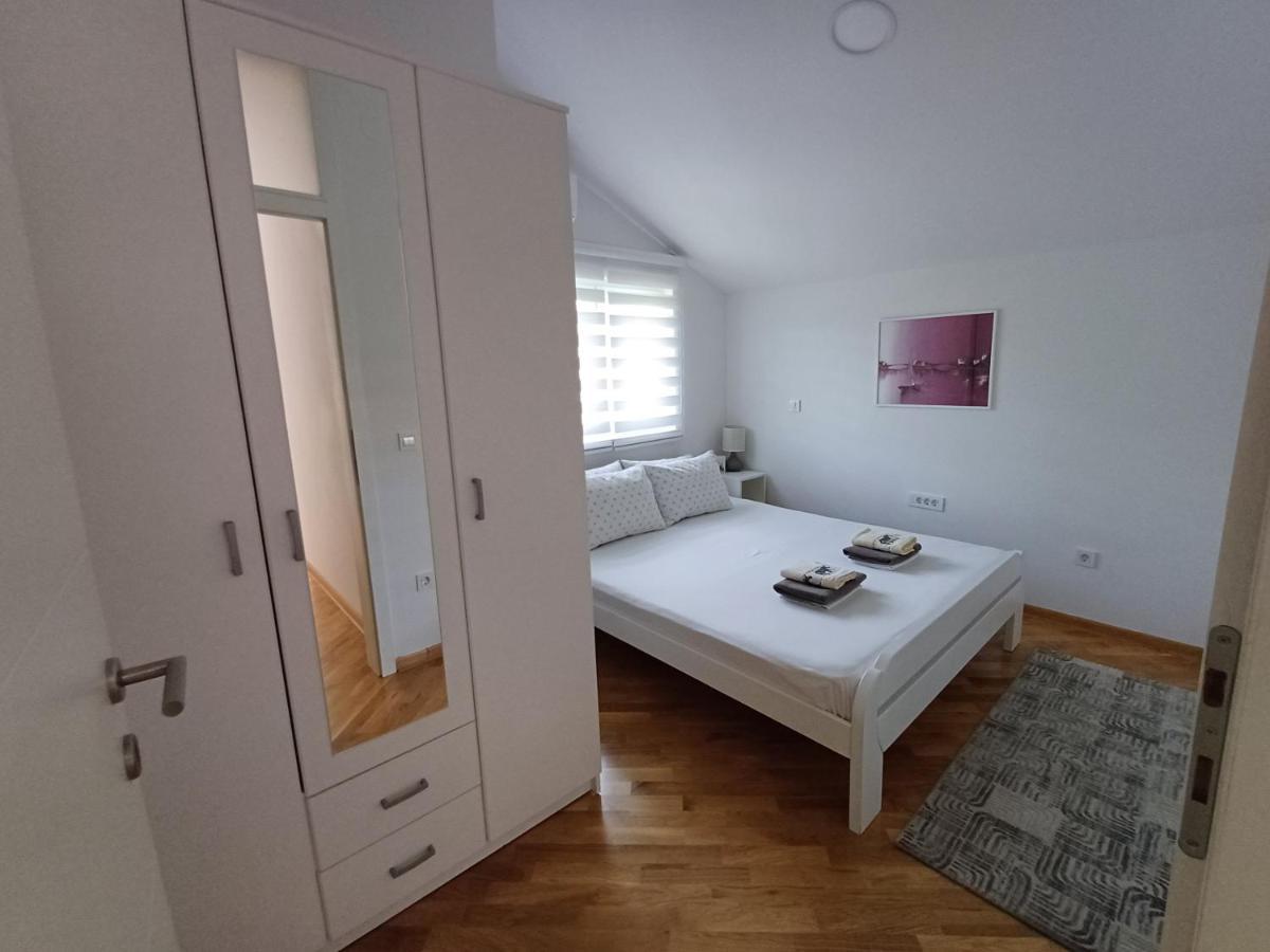Villa Tamara With Garden And River View - Free Private Parking - Garage موستار المظهر الخارجي الصورة